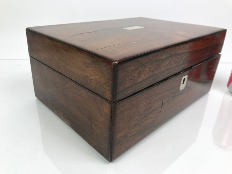 Vintage Wooden Sewing Box With Multiple Compartments [Photo 5]
