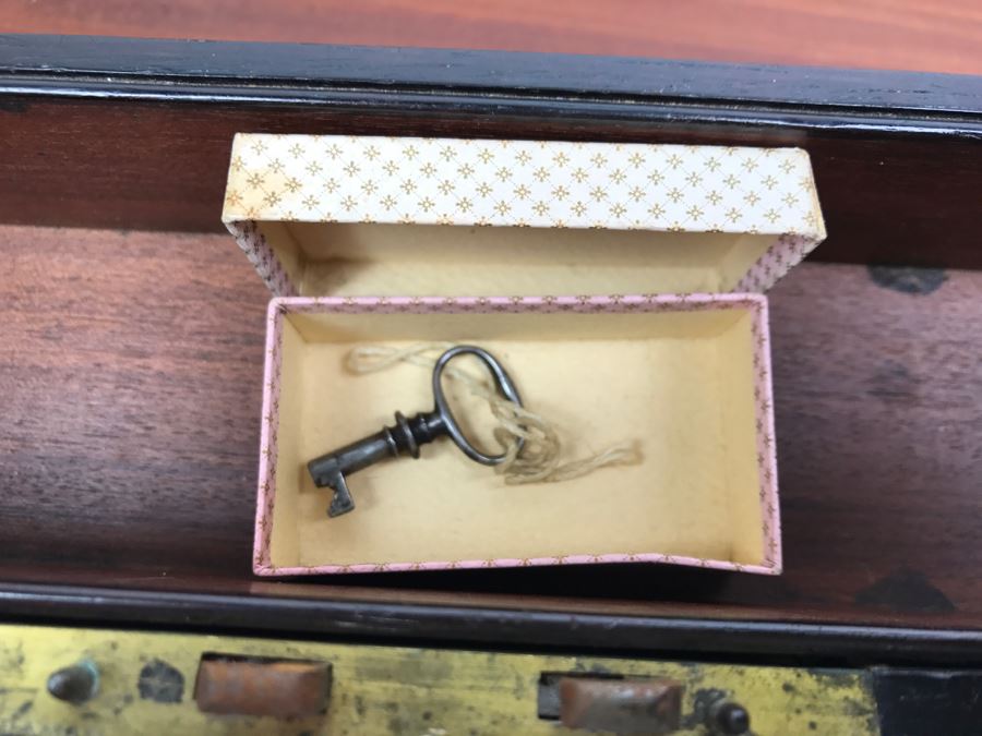 Antique Portable Writing Desk With Lockable Compartment Only Have Key To Lockable Compartment Inside [Photo 15]