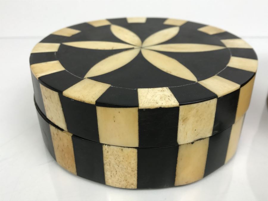 Primitive Box and Inlaid Bone Box [Photo 2]