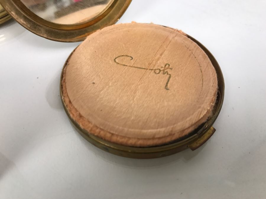 Collection Of Vintage Ladies Compacts [Photo 19]