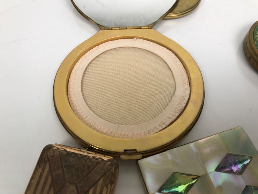 Collection Of Vintage Ladies Compacts [Photo 20]