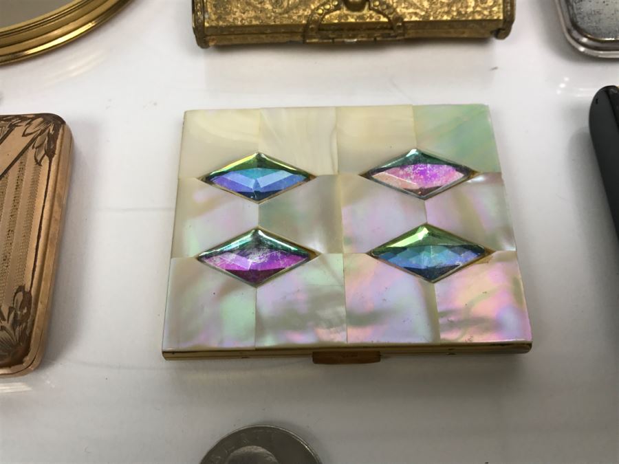 Collection Of Vintage Ladies Compacts [Photo 4]