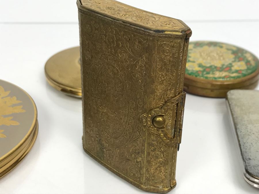 Collection Of Vintage Ladies Compacts [Photo 16]