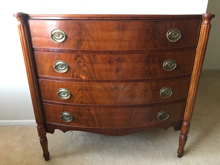 Sheraton Mahogany 4-Drawer Bowfront Chest Of Drawers With Cookie Corner Top [Photo 1]