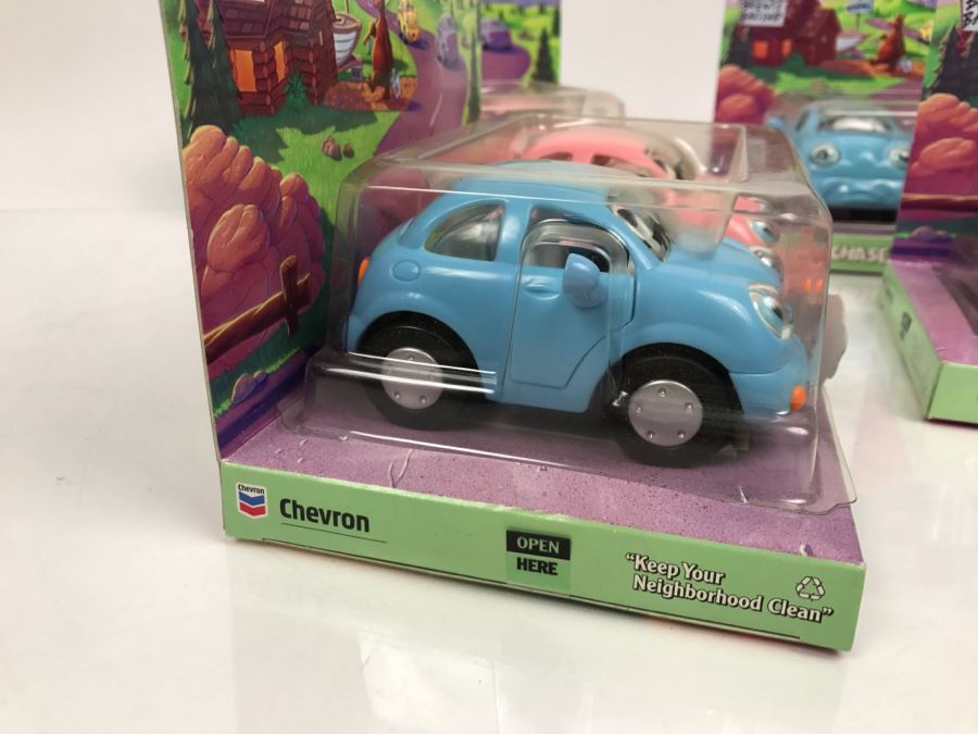 Set Of (4) New Old Stock Chevron Cars Charlie Chaser And Dylan Dasher 2002 [Photo 7]