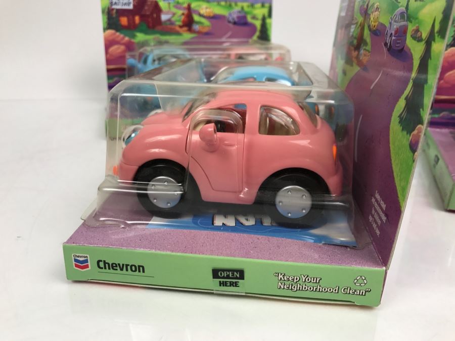 Set Of (4) New Old Stock Chevron Cars Charlie Chaser And Dylan Dasher 2002 [Photo 9]