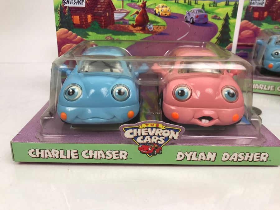 Set Of (4) New Old Stock Chevron Cars Charlie Chaser And Dylan Dasher 2002 [Photo 4]