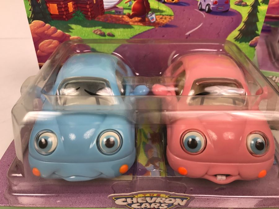 Set Of (4) New Old Stock Chevron Cars Charlie Chaser And Dylan Dasher 2002 [Photo 5]