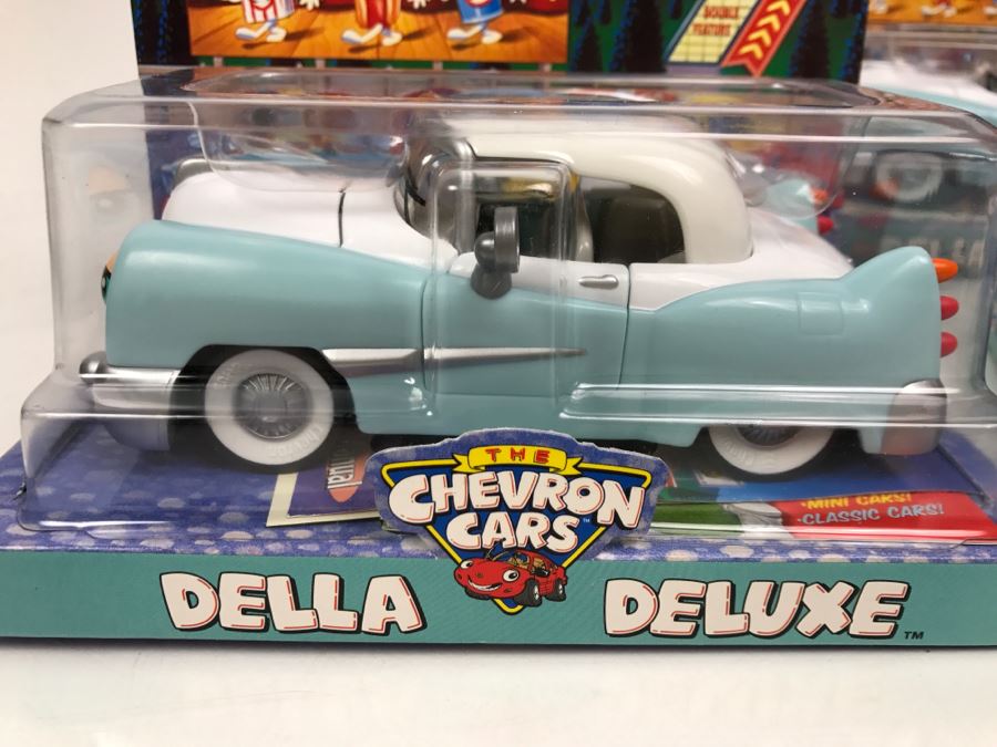 Set Of (4) New Old Stock Chevron Cars Della Deluxe 2001 [Photo 4]