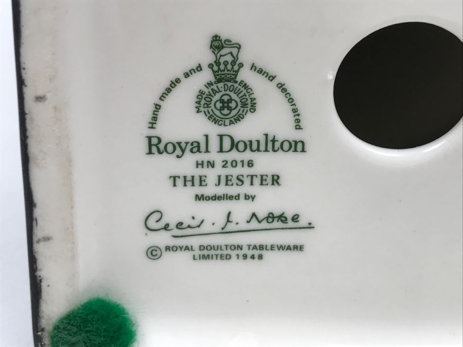 Large Royal Doulton Figurine 'The Jester' HN2016 [Photo 11]