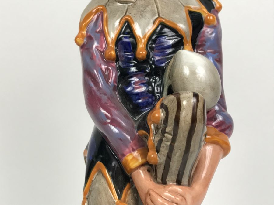Large Royal Doulton Figurine 'The Jester' HN2016 [Photo 4]