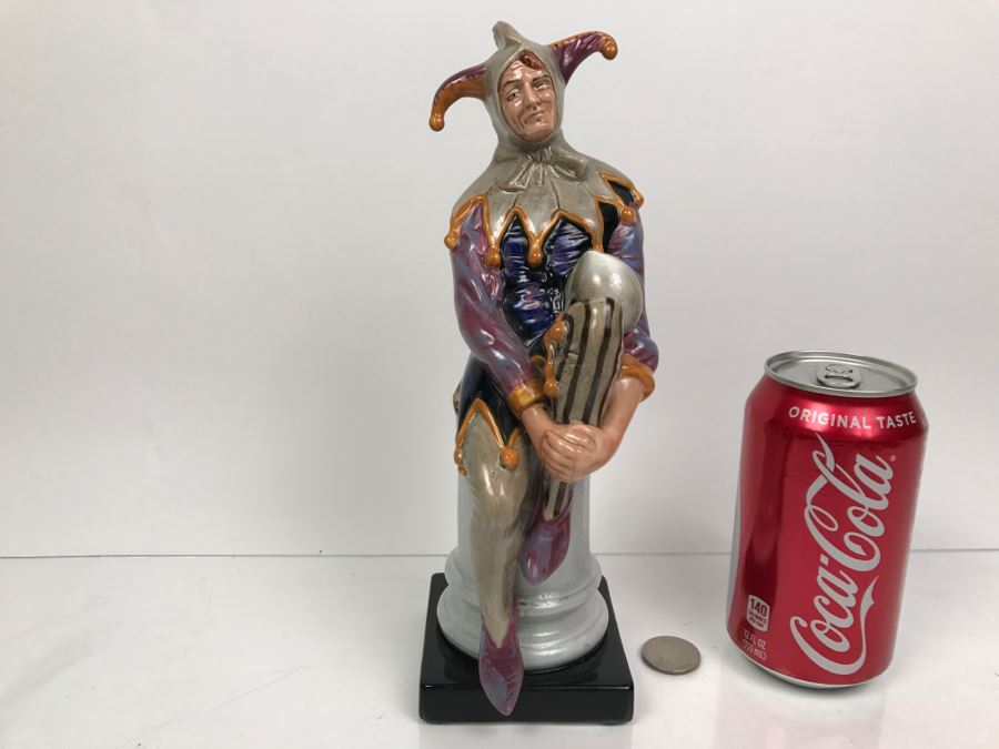 Large Royal Doulton Figurine 'The Jester' HN2016 [Photo 1]