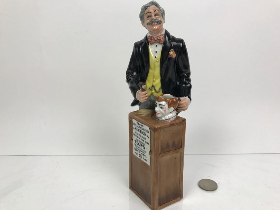 Exclusive Collectors Club Royal Doulton Figurine 'The Auctioneer' HN2988 1986 [Photo 6]