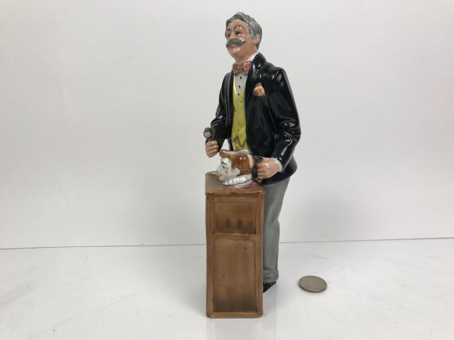 Exclusive Collectors Club Royal Doulton Figurine 'The Auctioneer' HN2988 1986 [Photo 7]