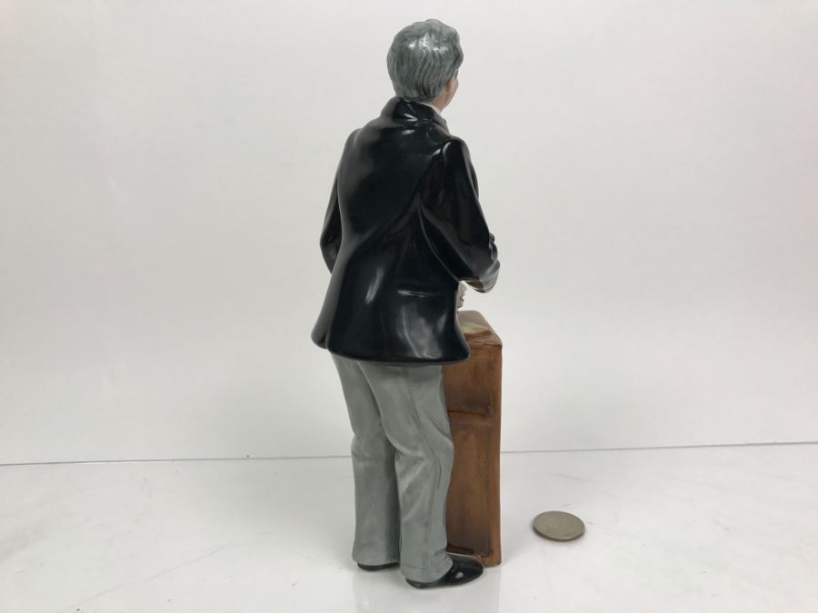 Exclusive Collectors Club Royal Doulton Figurine 'The Auctioneer' HN2988 1986 [Photo 9]