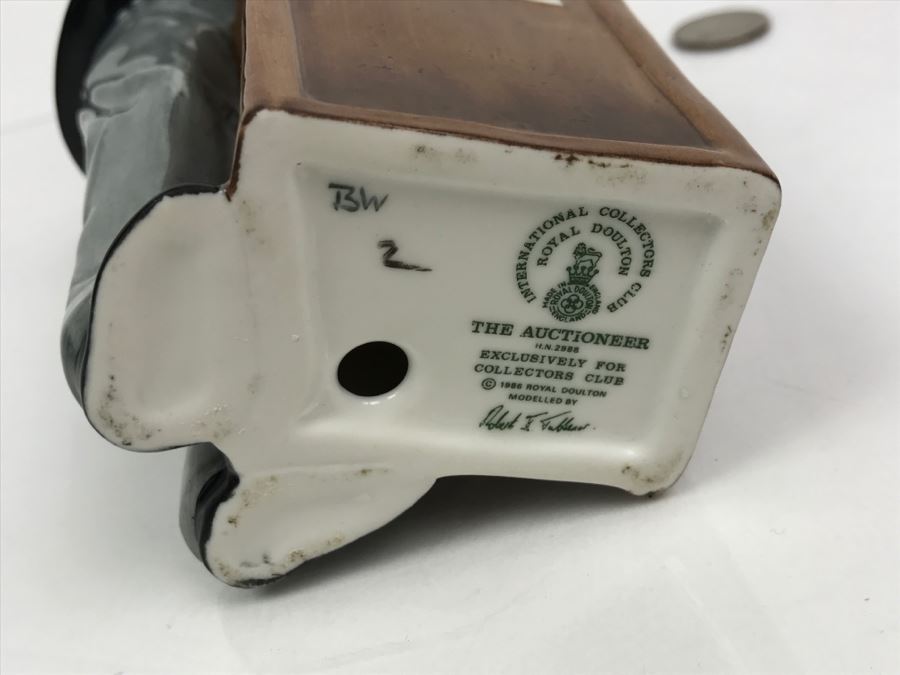 Exclusive Collectors Club Royal Doulton Figurine 'The Auctioneer' HN2988 1986 [Photo 12]