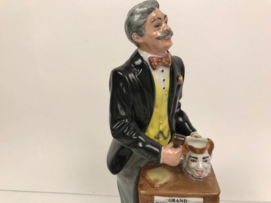 Exclusive Collectors Club Royal Doulton Figurine 'The Auctioneer ...