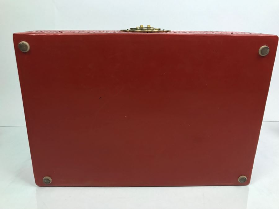 Vintage Chinese Red Cinnabar Lacquer Rectangular Box With Landscape Scene On Top [Photo 16]