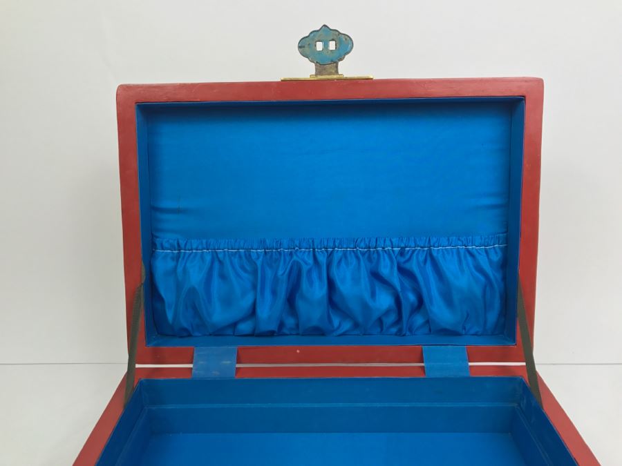 Vintage Chinese Red Cinnabar Lacquer Rectangular Box With Landscape Scene On Top [Photo 18]