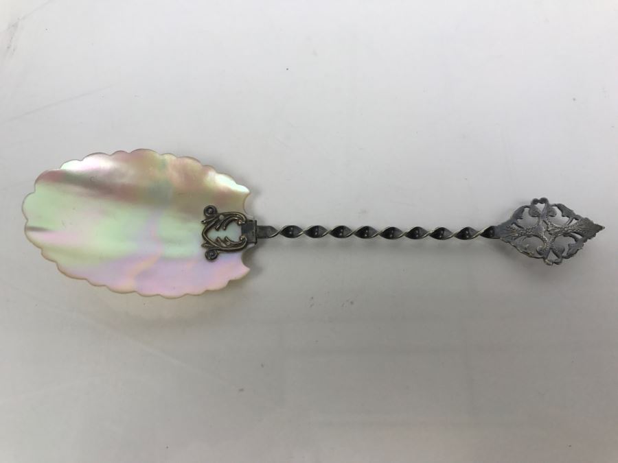 Sterling Silver Twisted Handle Shell Spoon 11.5g [Photo 1]
