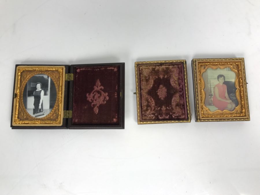 Pair Of Antique Pocket Travelling Picture Frames [Photo 1]