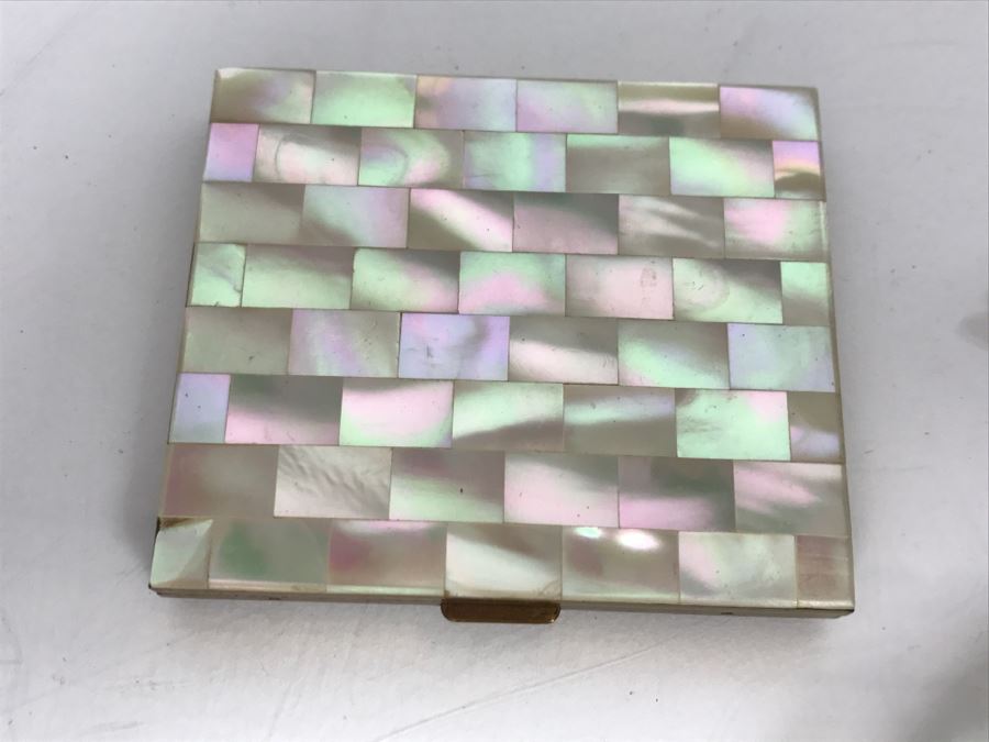 Vintage Magnifying Glass With Shell Handle, Pair Of Compacts And Small Shell Trinket Box [Photo 17]