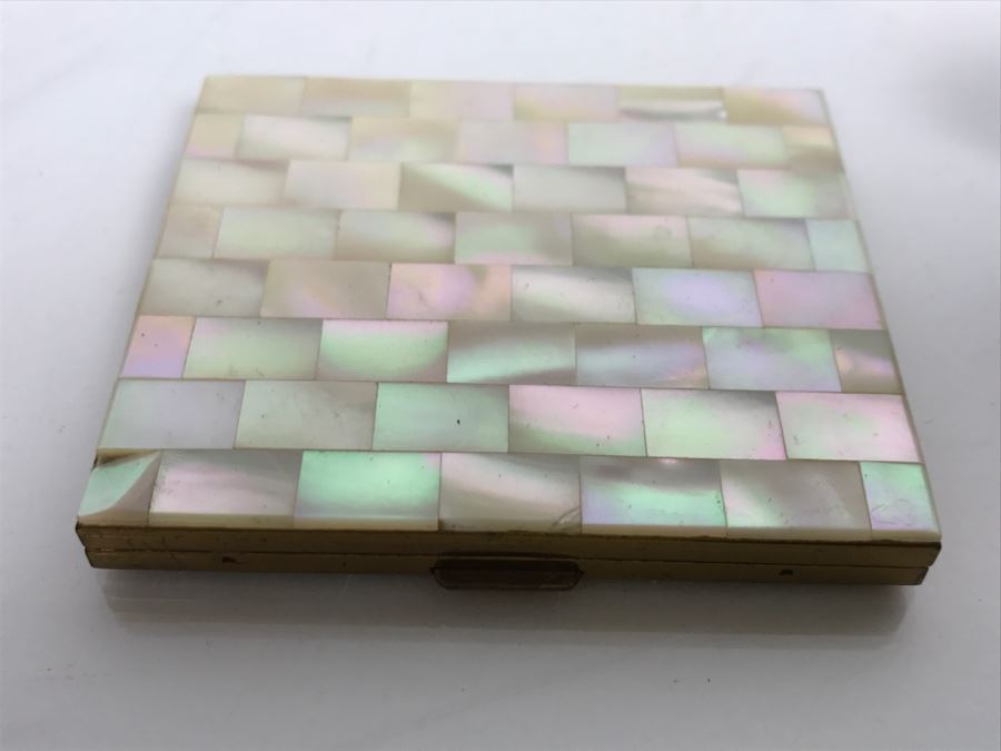 Vintage Magnifying Glass With Shell Handle, Pair Of Compacts And Small Shell Trinket Box [Photo 18]