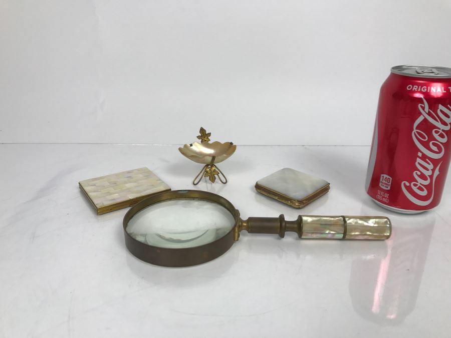 Vintage Magnifying Glass With Shell Handle, Pair Of Compacts And Small Shell Trinket Box [Photo 2]