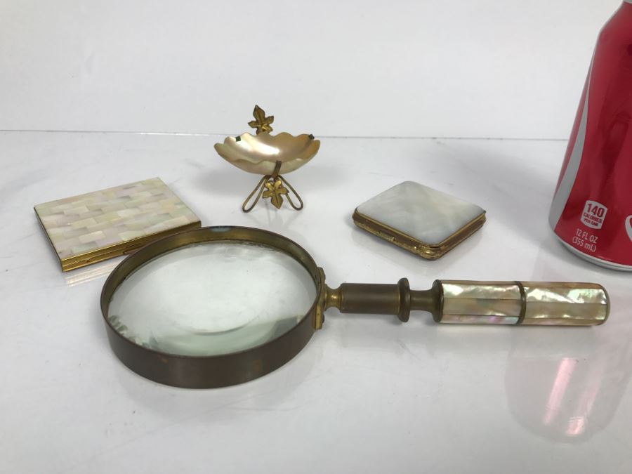 Vintage Magnifying Glass With Shell Handle, Pair Of Compacts And Small Shell Trinket Box [Photo 1]