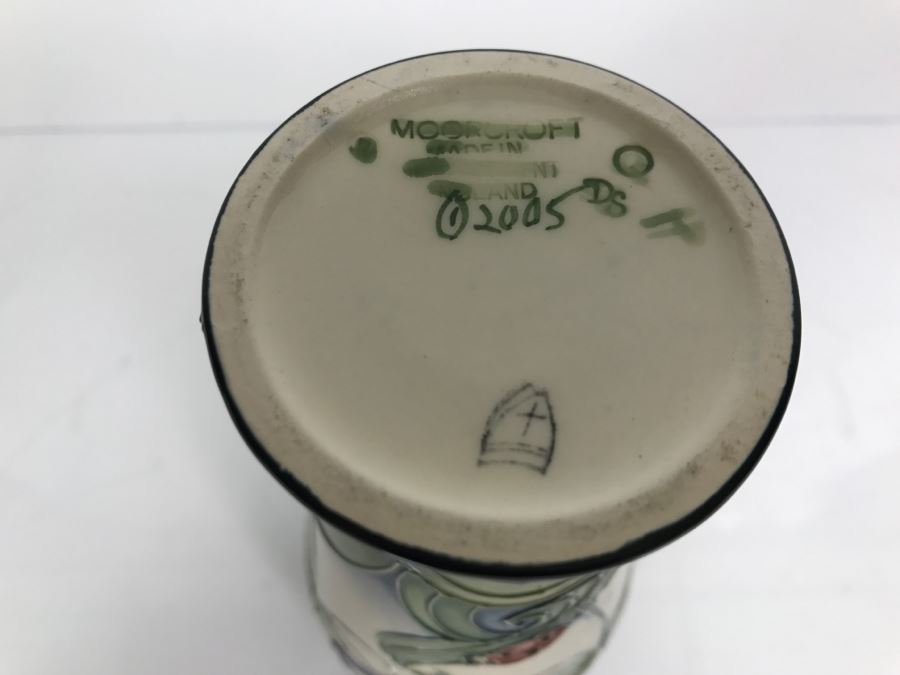 Moorcroft Pottery Art Pottery Vase [Photo 9]