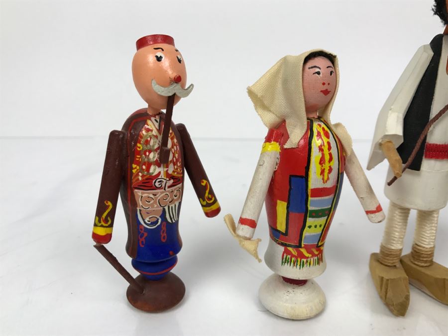 Collection Of Handpainted Wooden Folk Art Dolls   28647 M7j0 