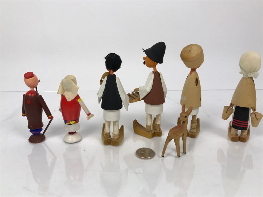 Collection Of Handpainted Wooden Folk Art Dolls   28647 N5z9 