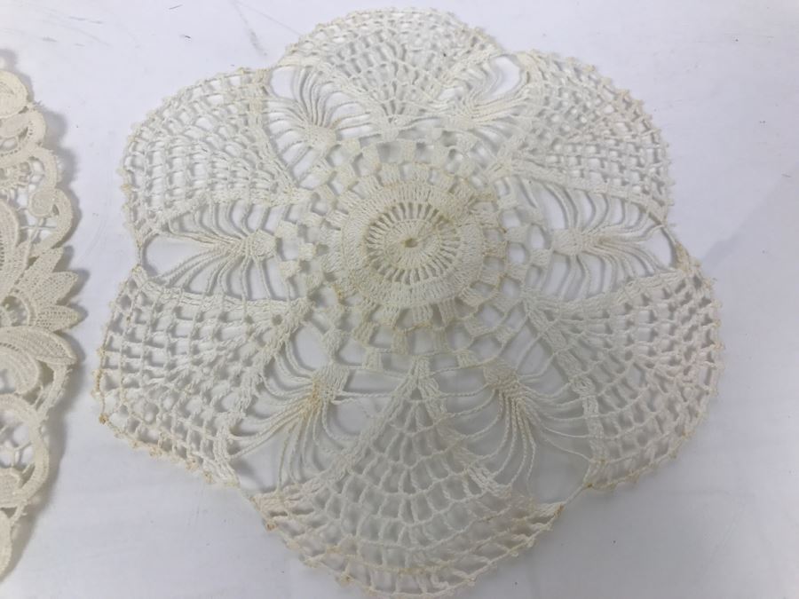 Collection Of Blue Delfts Holland And (2) Crocheted Doilies [Photo 27]