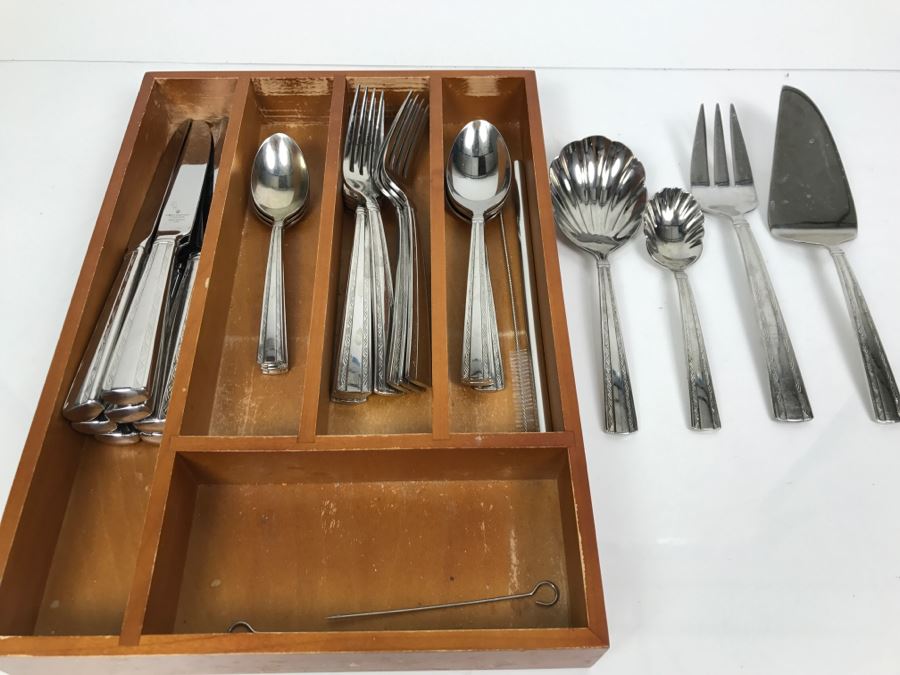 Waterford Stainless Flatware Set [Photo 1]