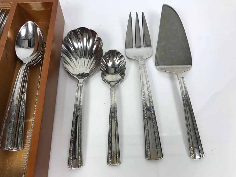 Waterford Stainless Flatware Set [Photo 3]