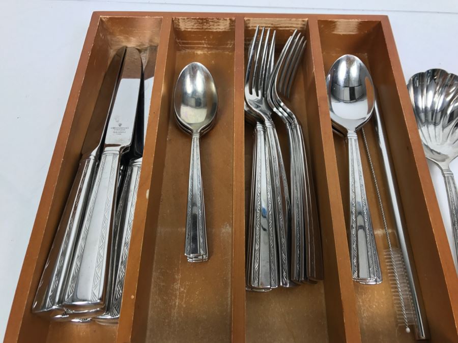 Waterford Stainless Flatware Set [Photo 2]