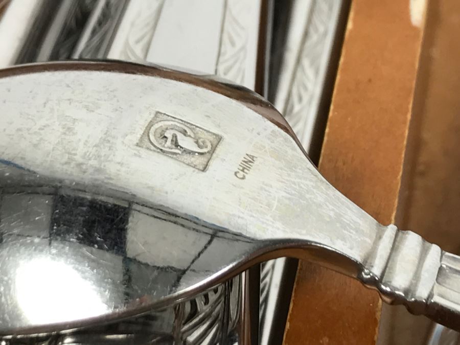 Waterford Stainless Flatware Set [Photo 7]