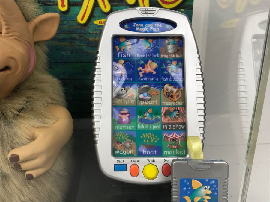 YANO Interactive Talking Storyteller Store Display Needs Batteries [Photo 8]