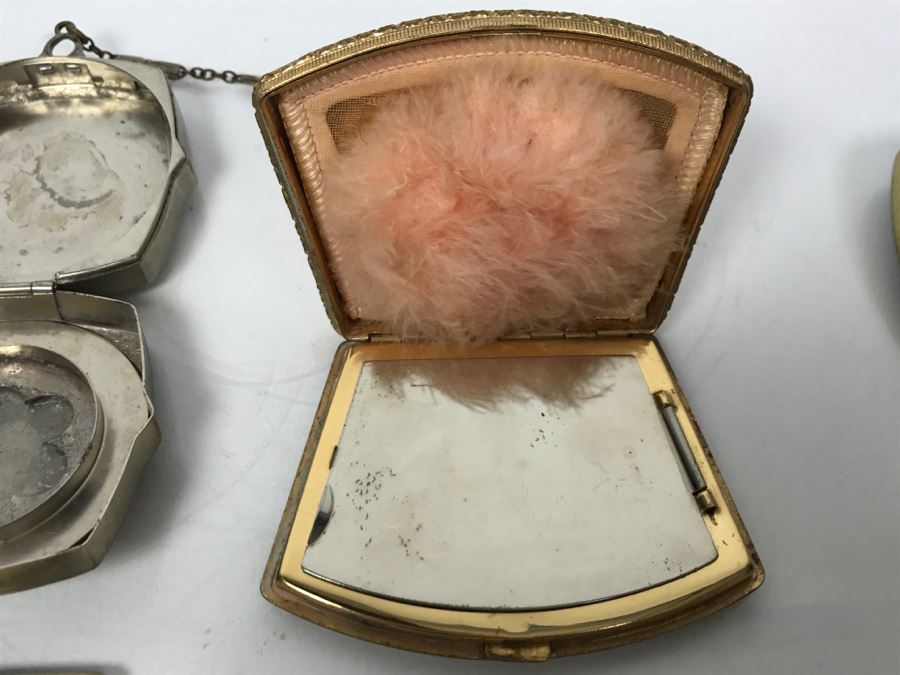 Collection Of Vintage Ladies Compacts [Photo 21]