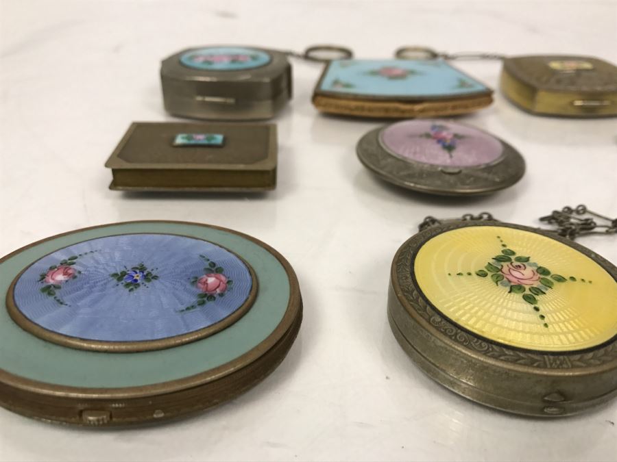 Collection Of Vintage Ladies Compacts [Photo 10]