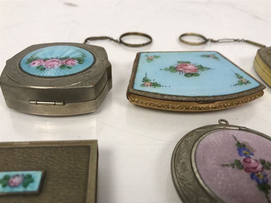 Collection Of Vintage Ladies Compacts [Photo 13]