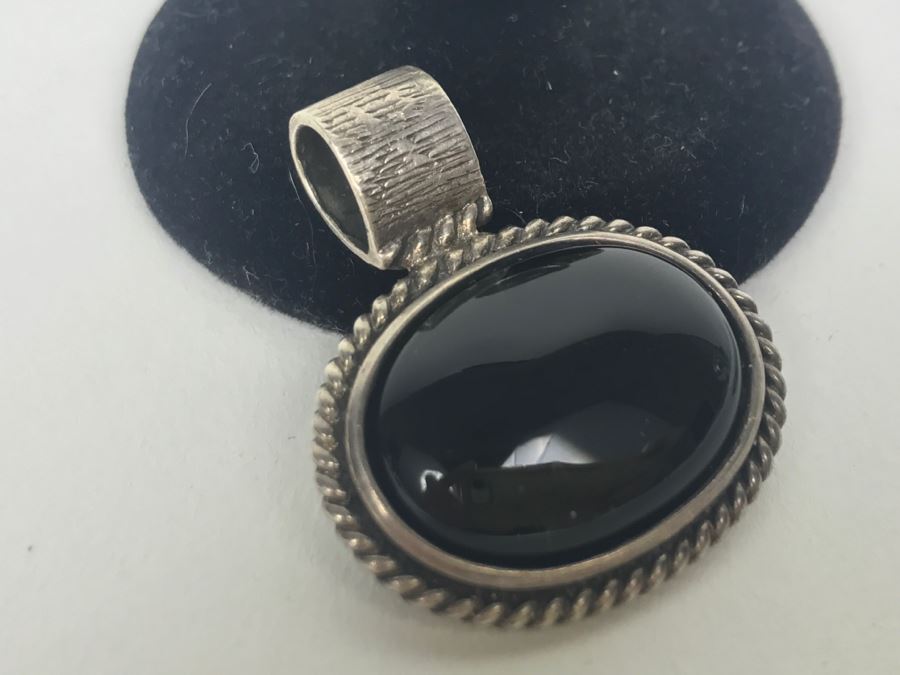 Vintage Sterling Silver Ring With Green Stone And Sterling Silver Black Onyx Pendant 21 2g