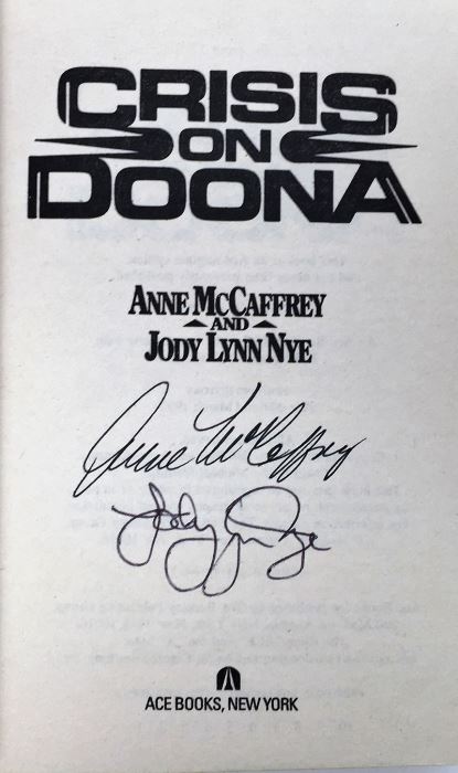 Anne McCaffrey Collection: Crisis on Doona, Sassinak, Generation Warriors, Dragonharper & Dragonfire (Pern/Crossroads Adventure) - Signed by Anne McCaffrey, Jody Lynn Nye & Elizabeth Moon [Photo 10]