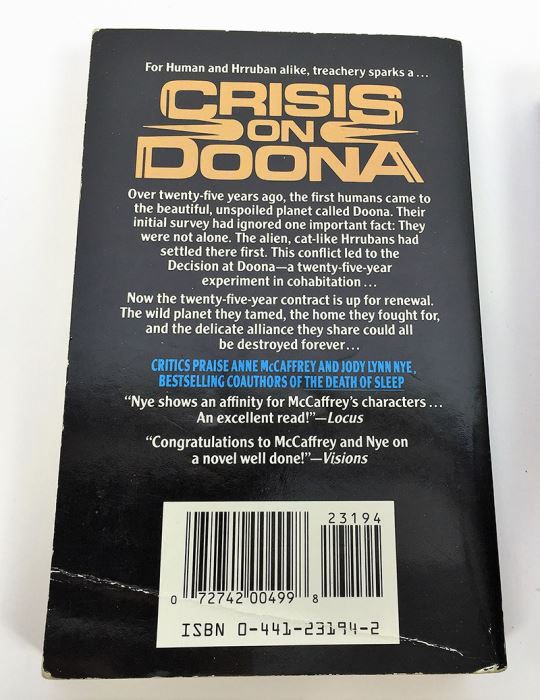 Anne McCaffrey Collection: Crisis on Doona, Sassinak, Generation Warriors, Dragonharper & Dragonfire (Pern/Crossroads Adventure) - Signed by Anne McCaffrey, Jody Lynn Nye & Elizabeth Moon [Photo 9]