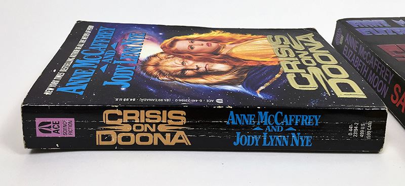 Anne McCaffrey Collection: Crisis on Doona, Sassinak, Generation Warriors, Dragonharper & Dragonfire (Pern/Crossroads Adventure) - Signed by Anne McCaffrey, Jody Lynn Nye & Elizabeth Moon [Photo 8]