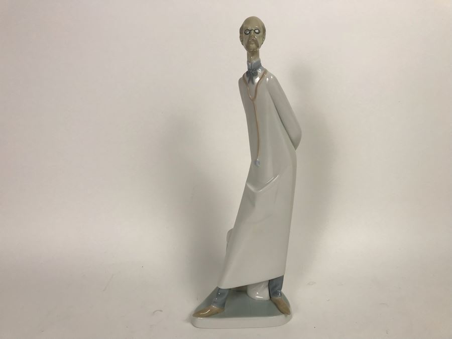Lladro 4602 Doctor Medico Figurine 13 1/2' [Photo 2]
