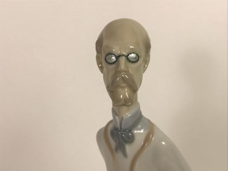 Lladro 4602 Doctor Medico Figurine 13 1/2' [Photo 4]
