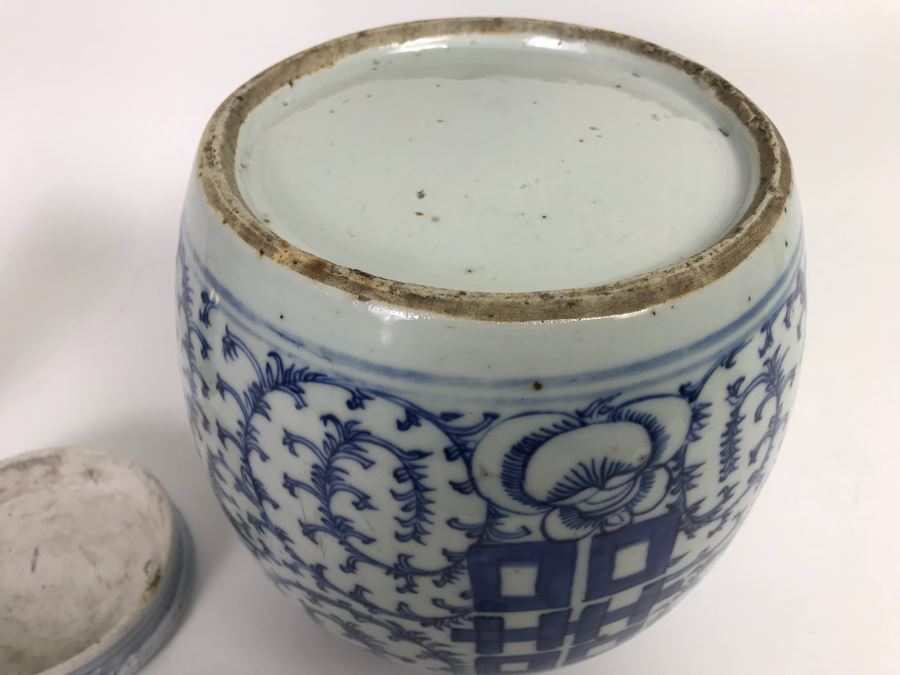 Vintage Chinese Blue And White Lidded Jar [Photo 2]