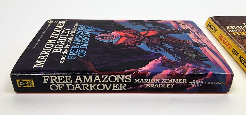 Marion Zimmer Bradley Collection: Friends of Darkover Series: Free Amazons of Darkover & The Keeper's Price; Greyhaven: An Anthology of Fantasy - Multiple Signatures: Marion Zimmer Bradley, Diana L. Paxson, Elizabeth Waters, Mercedes Lackey, etc. [Photo 5]