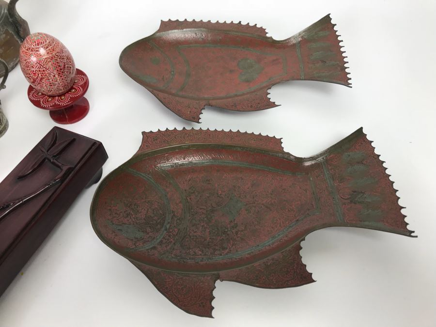 Home Decor Lot With Copper Ewer, Wooden Asian Box With Chopsticks, Chased Brass Fish Trays, Porcelain Footed Trinket Dish And More [Photo 10]